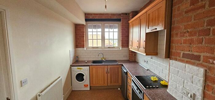 3 Bedroom Flat For Sale In Flat, Sandpiper House, Marhill Road, Nottingham, Nottinghamshire, NG4