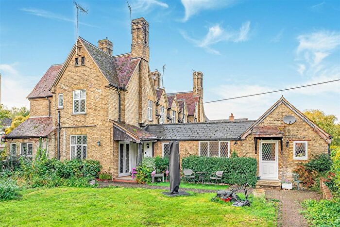 4 Bedroom Semi-Detached House For Sale In High Road, Waterford, Hertford, SG14