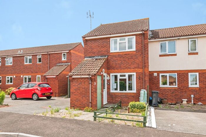 2 Bedroom End Of Terrace House For Sale In Curlew Close, Minehead, TA24