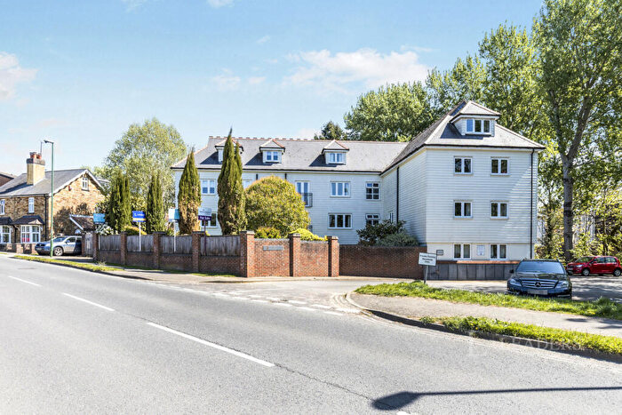 2 Bedroom Flat To Rent In Blackbridge Lane, Horsham, West Sussex, RH12