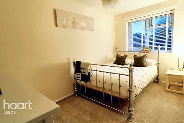 3 Bedroom Semi-Detached House For Sale In White Laithe Gardens, Leeds, LS14