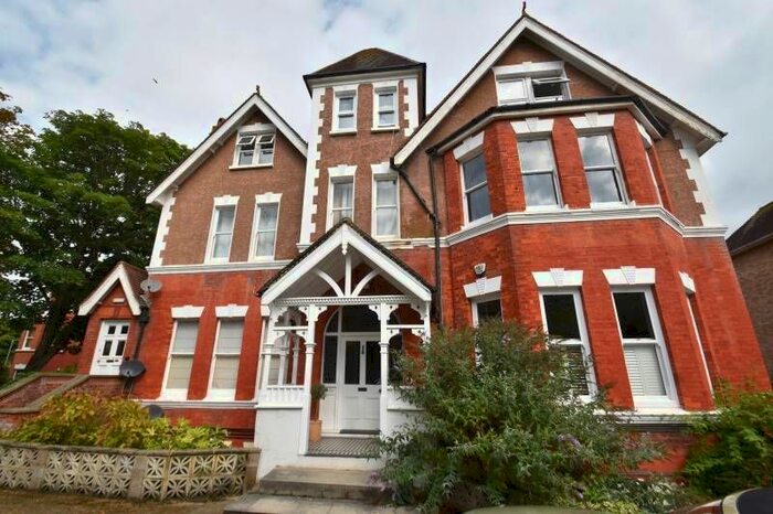 2 Bedroom Flat To Rent In Silverdale Road, Eastbourne, BN20