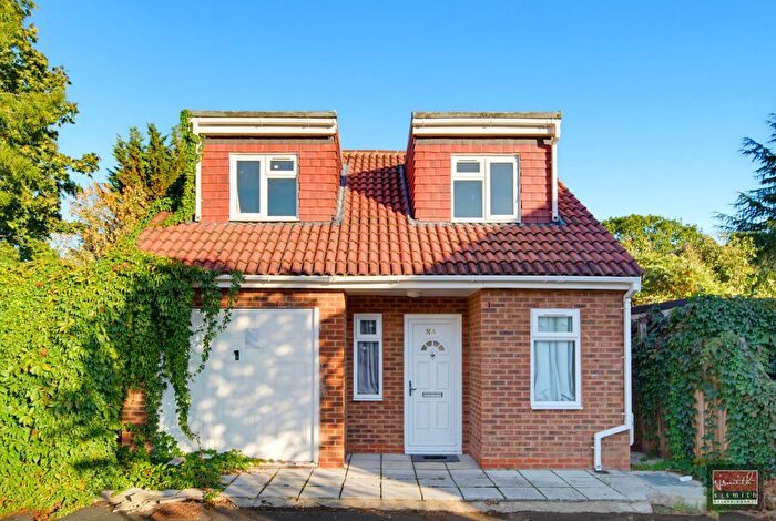 2 Bedroom Detached House For Sale In York Close, Staines-Upon-Thames, Surrey, TW18