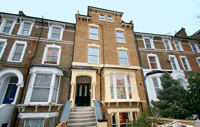 1 Bedroom Flat To Rent In Amhurst Road, E8