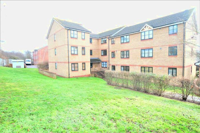 1 Bedroom Maisonette To Rent In Lovegrove Drive, Slough, SL2