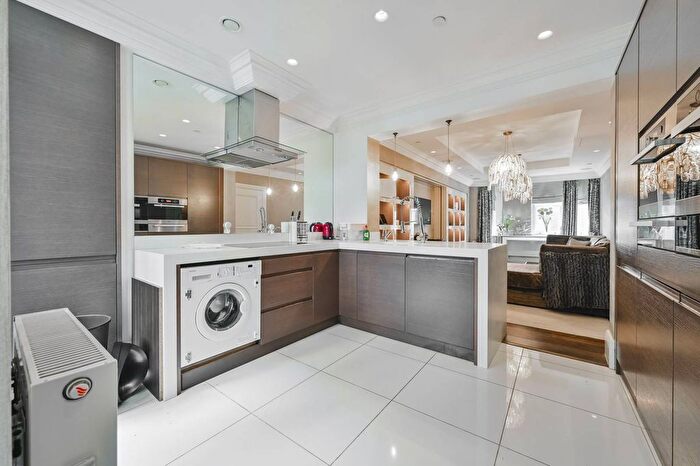 3 Bedroom Flat To Rent In Southampton Row, Bloomsbury, London, WC1B