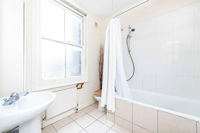 1 Bedroom Flat To Rent In Endlesham Road, London, SW12