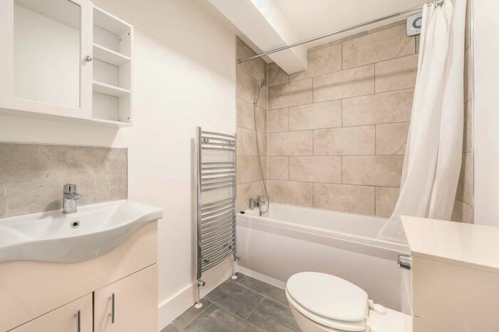 2 Bedroom Flat To Rent In Ham Park Road, Forest Gate, London, E7