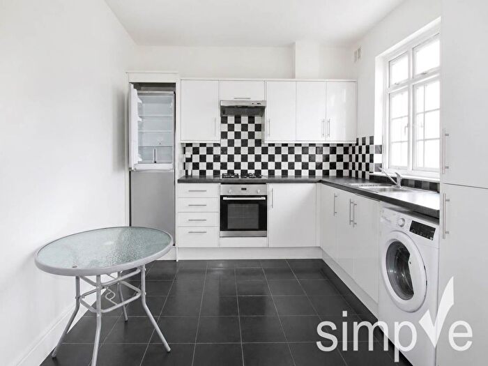 2 Bedroom Flat To Rent In - Coldharbour Lane, Hayes, Middlesex, UB3