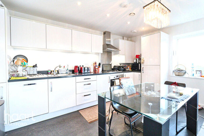 2 Bedroom Apartment To Rent In Riverside Wharf, Dartford, DA1