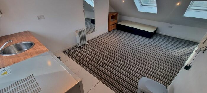 1 Bedroom Flat To Rent In Ewell Road, Surbiton, KT6