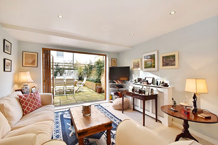 2 Bedroom Flat To Rent In Bramber Road, W14