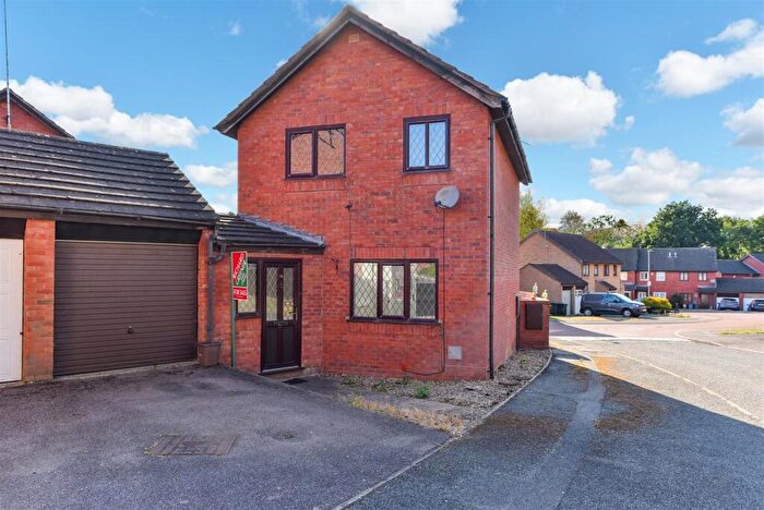 3 Bedroom Link Detached House For Sale In Gresham Drive, West Hunsbury, Northampton, NN4