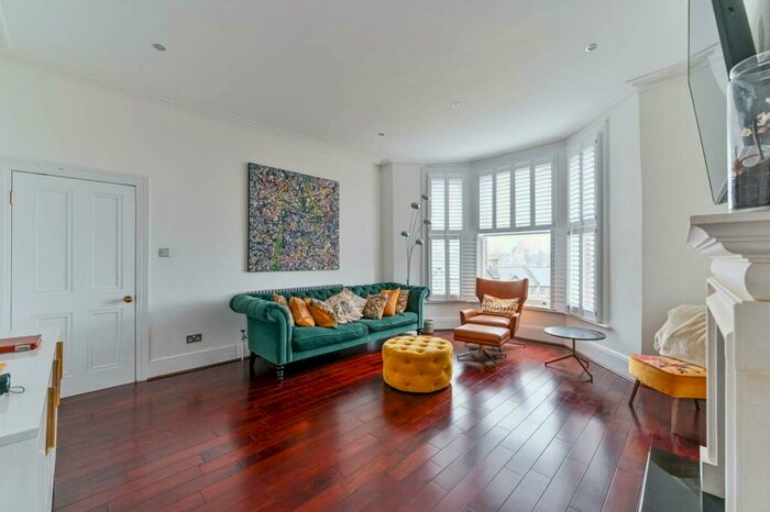 2 Bedroom Flat For Sale In Farquhar Road, Crystal Palace, London, SE19
