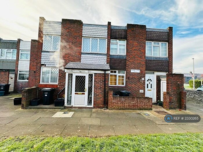 4 Bedroom Terraced House To Rent In Stanway Close, Chigwell, IG7