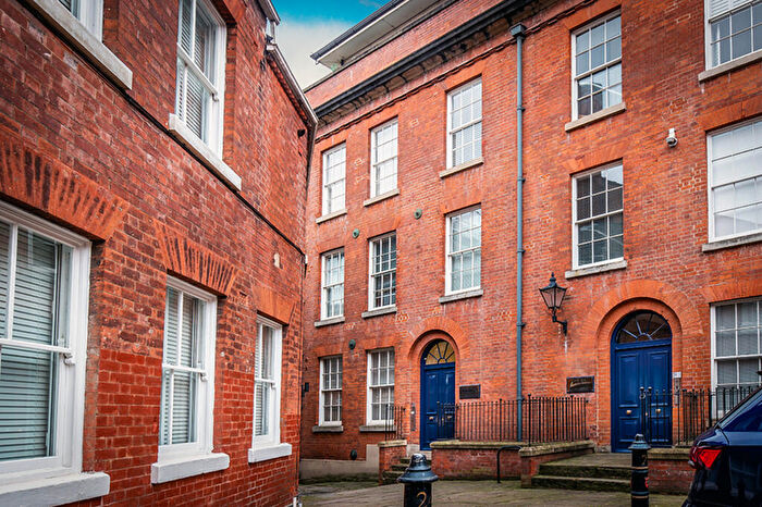 3 Bedroom Penthouse For Sale In Kings Court, Commerce Square, NG1