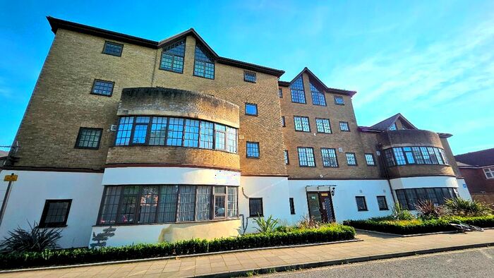 1 Bedroom Flat To Rent In Windmill Avenue, Southall, UB2