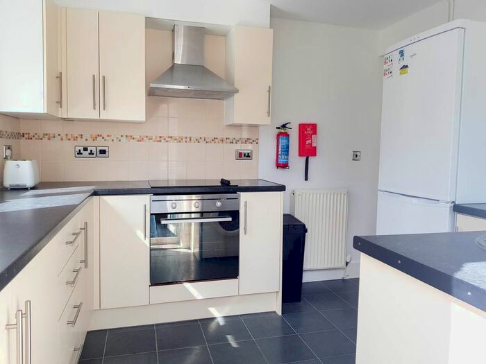 4 Bedroom Property To Rent In Brynmill Avenue, Brynmill, Swansea, SA2