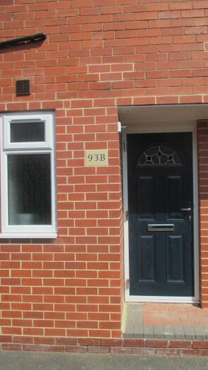 2 Bedroom Apartment To Rent In Throstle Lane, Leeds, West Yorkshire, LS10