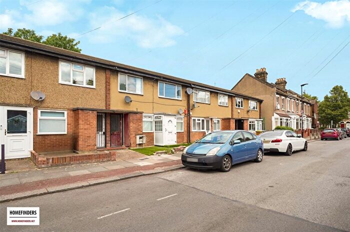 2 Bedroom Flat To Rent In Maryland Square, Stratford, E15