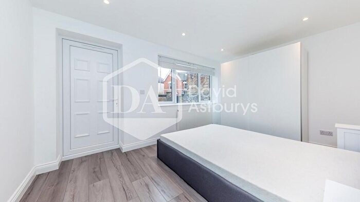 2 Bedroom Apartment To Rent In Stapleton Hall Road, Stroud Green, London, N4