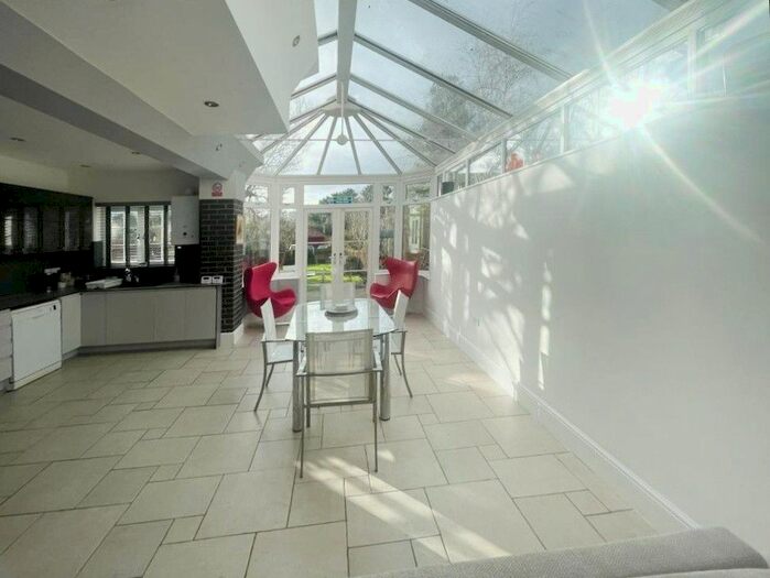 3 Bedroom Semi-Detached House To Rent In Hatton Terrace, Warwick, Warwickshire, CV35