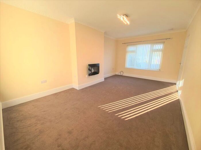 3 Bedroom Semi-Detached House To Rent In Whitfield Avenue, Glossop, SK13