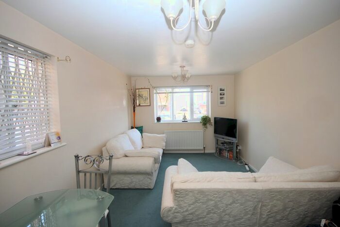 2 Bedroom Flat To Rent In Hewlett Road, Luton, LU3
