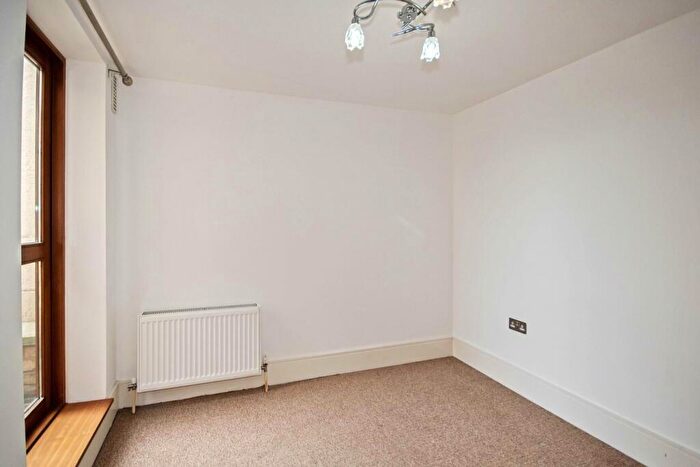 2 Bedroom Flat For Sale In Flat, Oliver Road, London, E10