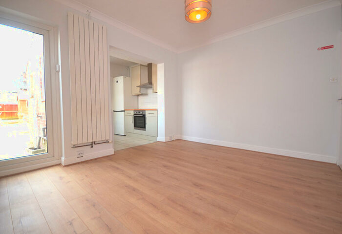 4 Bedroom Terraced House To Rent In Shaftesbury Road, Reading, Berkshire, RG30