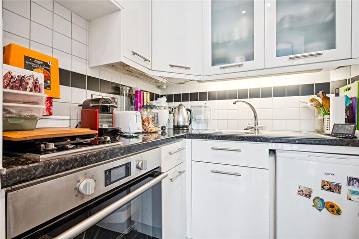 1 Bedroom Flat To Rent In Russell Road, London, W14