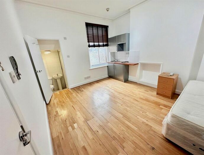 Studio To Rent In Kilburn High Road, West Hampstead, NW6