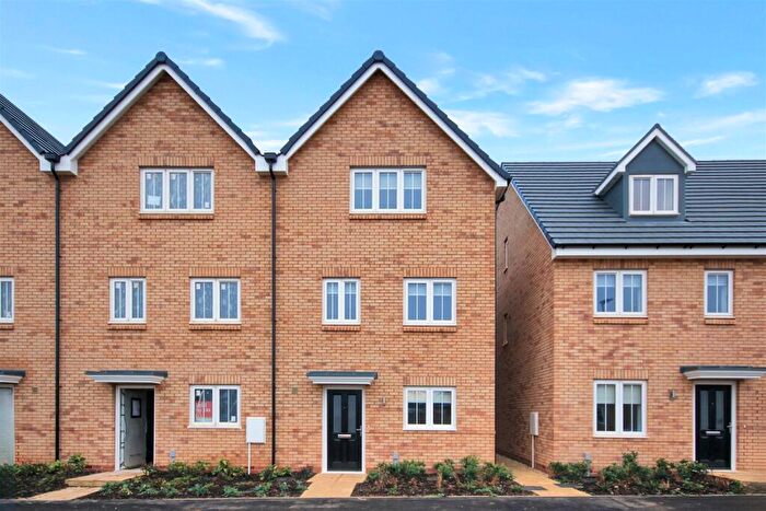 3 Bedroom Town House To Rent In Waverley Drive, Wellingborough, NN8