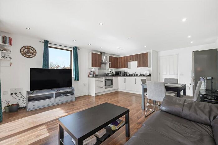 2 Bedroom Flat For Sale In Gifford Road, London, NW10