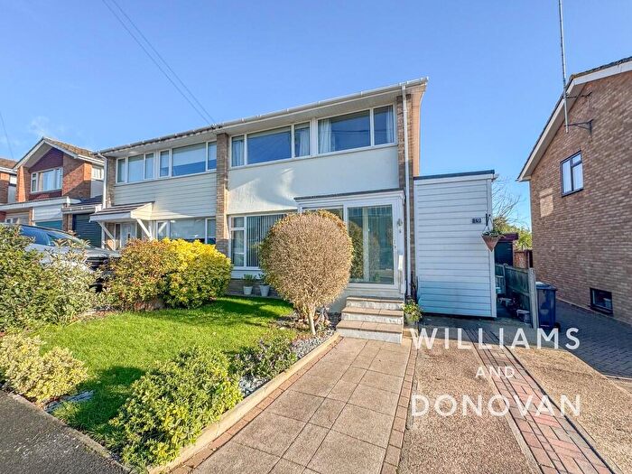 3 Bedroom Semi Detached House For Sale In Elizabeth Close, Hockley, SS5