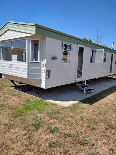 2 Bedroom Mobile/park Home For Sale In Plough Road, Minster On Sea, Sheerness, ME12