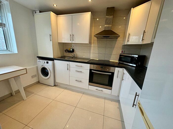 1 Bedroom Flat To Rent In Batman Close, White City Estate, London, W12