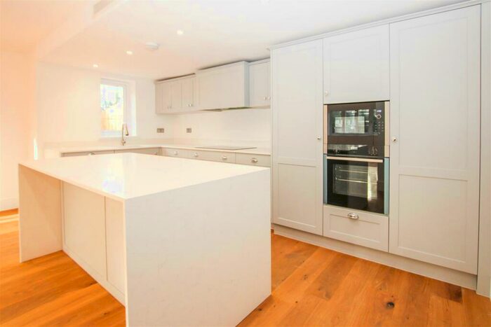 2 Bedroom Apartment For Sale In Shenfield Road, Shenfield, Brentwood, CM15