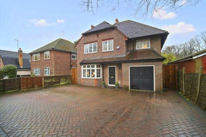 4 Bedroom Detached House To Rent In Brooklands Road, Weybridge, Surrey, KT13
