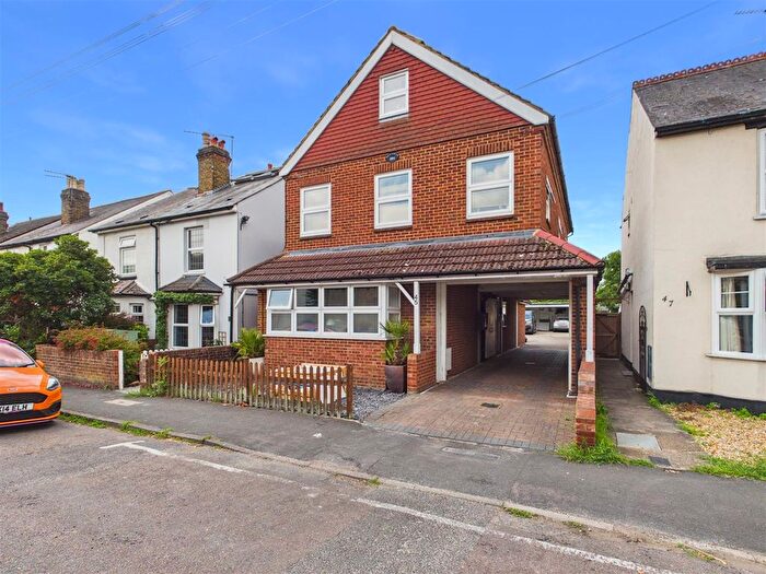 1 Bedroom Flat For Sale In Cambridge Road, Walton-On-Thames, KT12