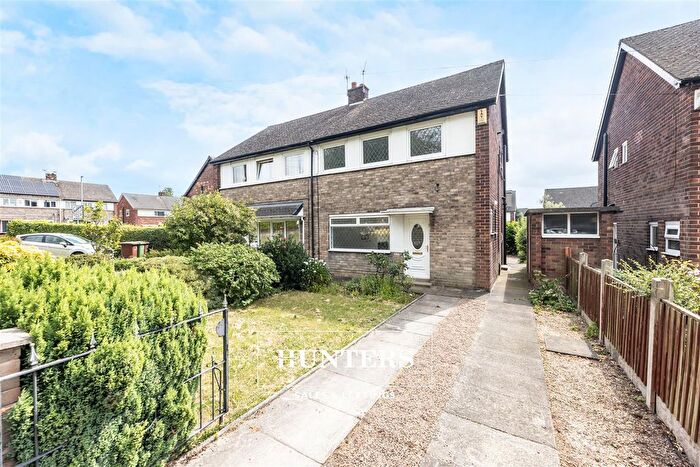 3 Bedroom Semi-Detached House For Sale In Moxon Close, Pontefract, WF8