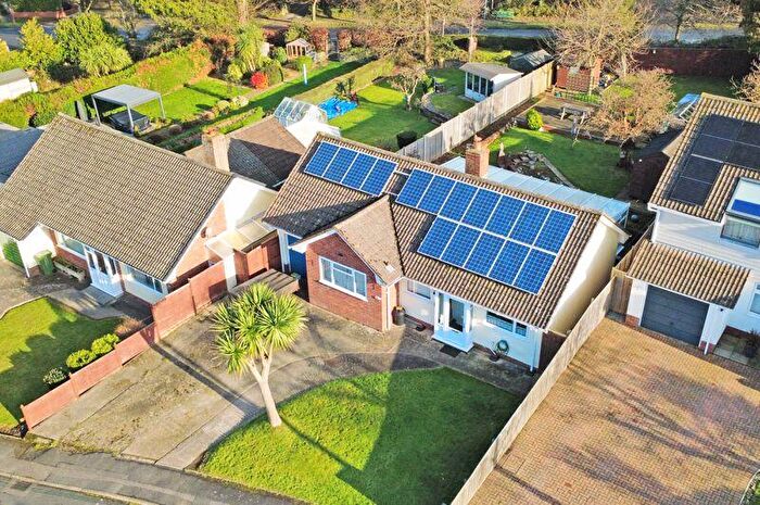 2 Bedroom Detached Bungalow For Sale In Hill Crescent, Honiton, EX14