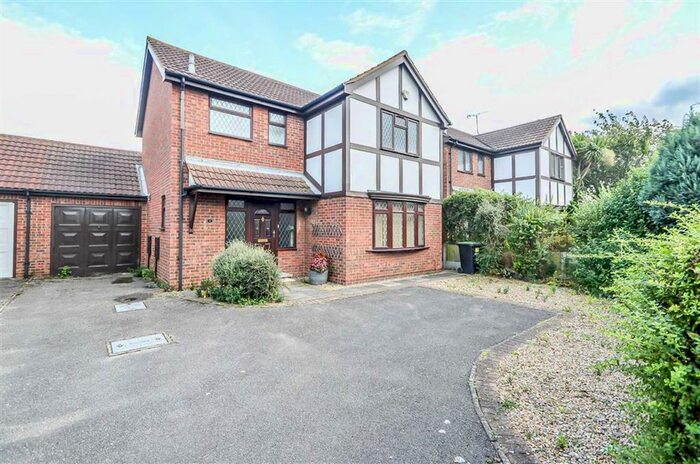 3 Bedroom Detached House To Rent In Wakering Road, Shoebury, Essex SS3