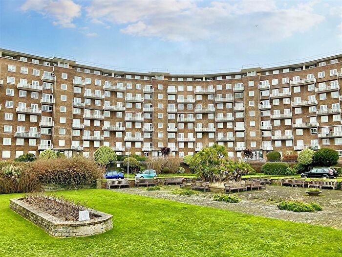 2 Bedroom Flat To Rent In The Gateway, Dover, CT16