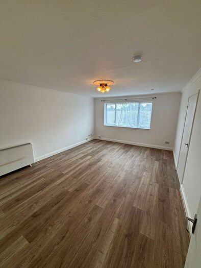 2 Bedroom Flat To Rent In Buchanan Drive, Luton, LU2