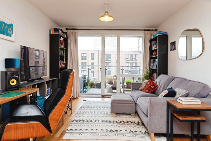 2 Bedroom Flat For Sale In Guthridge Close, London, E14