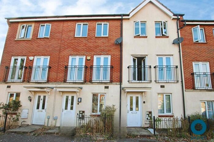 4 Bedroom Town House To Rent In Thackeray, Horfield, Bristol, BS7