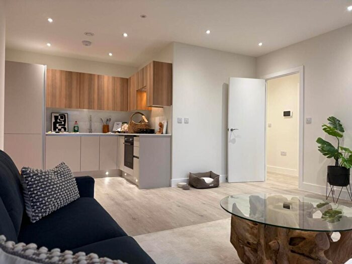 1 Bedroom Apartment For Sale In Fl, Chapel Street, Marlow, AT11