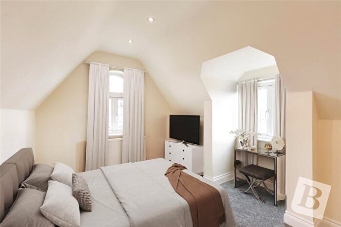 1 Bedroom Apartment For Sale In Champion Road, Upminster, RM14
