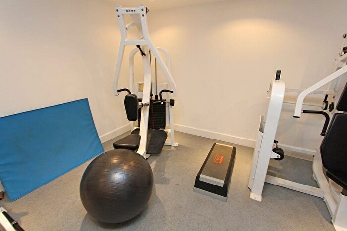 2 Bedroom Apartment To Rent In Kingswood, KT20